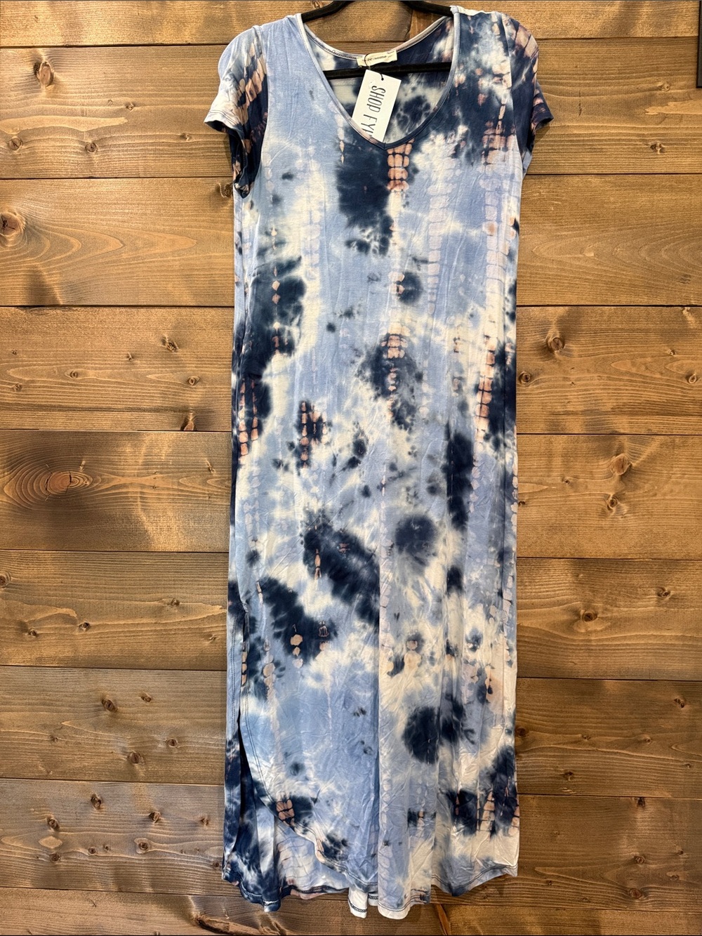 eesome V-Neck Tie-Dye Maxi Dress in Blue and White with Pink Accents